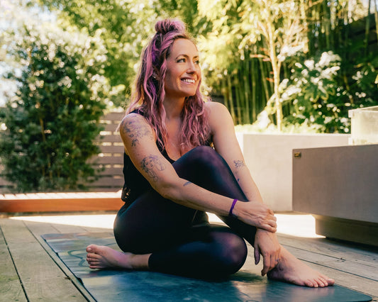 10-minute Yoga Session with Kathryn Budig - Honey Stinger